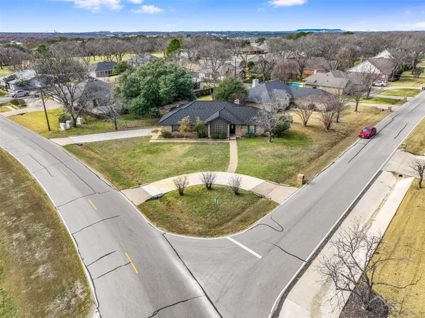 9130 Hanging Moss Dr, Granbury, TX 76049