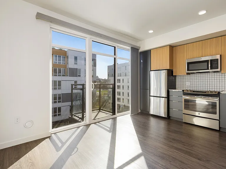 101 Broadway, Live Here, Go Anywhere — Photo 13