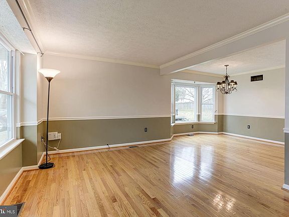 3rd image of 708 Selkirk Ct