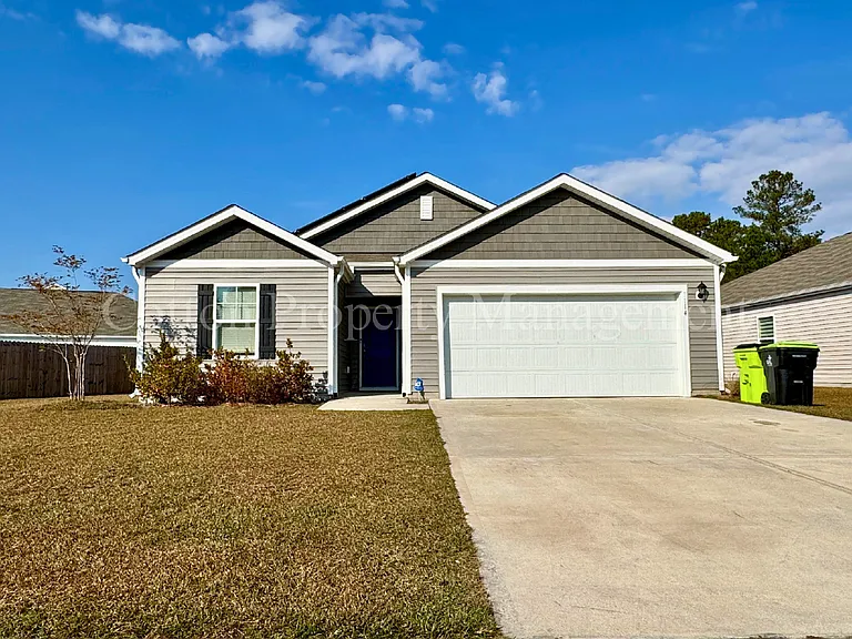 1114 Forest Glen Dr NE — Photo 1