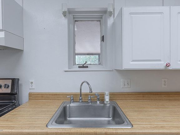 4th image of 1328 Woll Rd