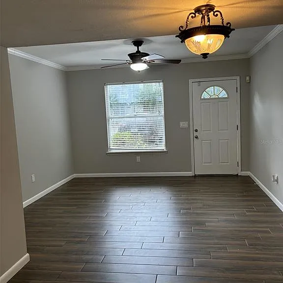 7621 Colonial Ct — Photo 2