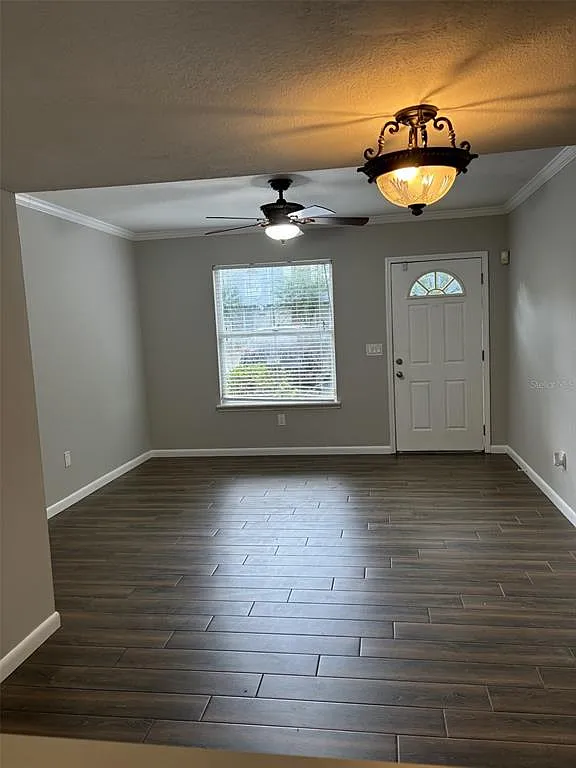 Building Photo - 7621 Colonial Ct