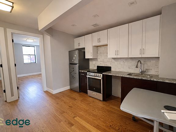 3rd image of 881 Albany Ave #2F