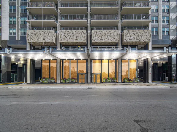 400 E Randolph St APT 2527, Chicago, IL 60601