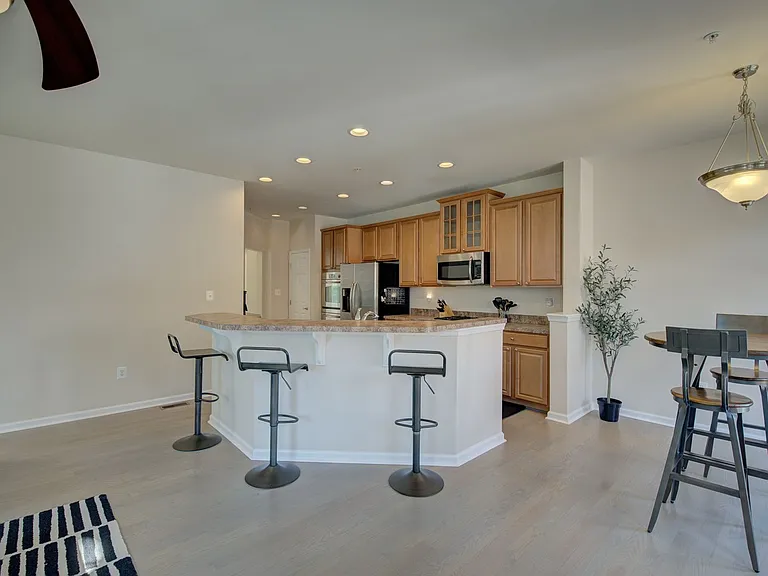 940 Hall Station Dr — Photo 13