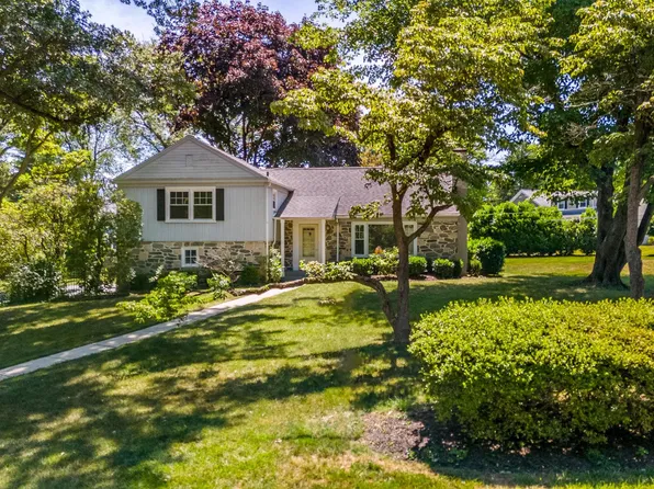 148 Clover Hill Ln, Wayne, PA 19087