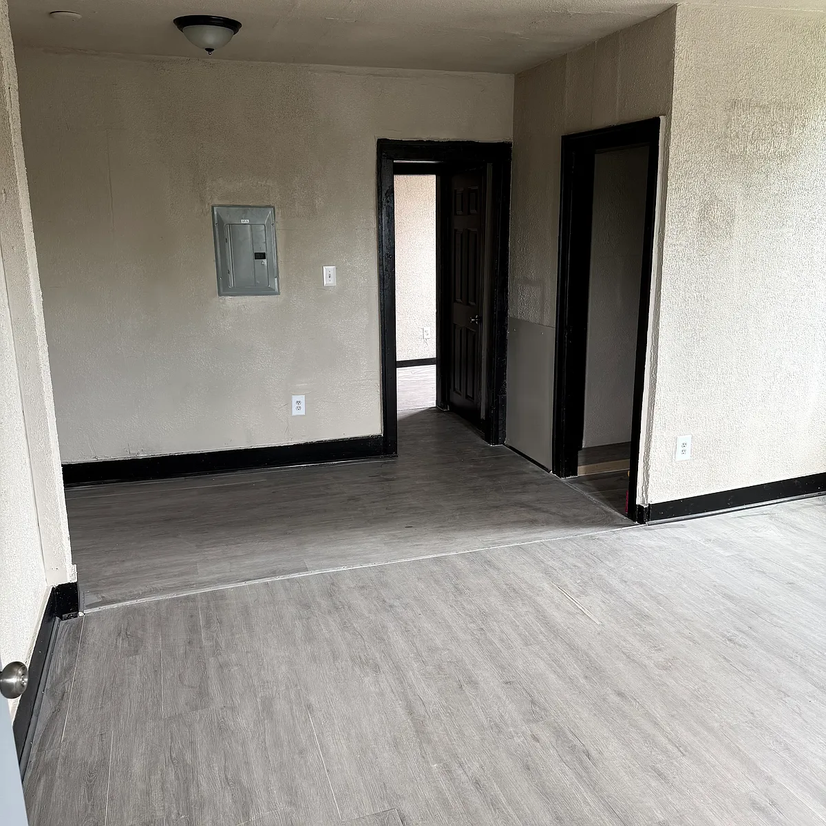 Building Photo - 16853 Log Cabin St #3