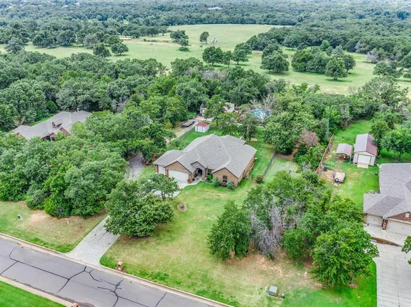 9221 Megans Way, McLoud, OK 74851