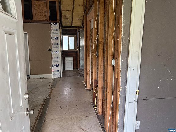 3rd image of 113 E Lopez Ave