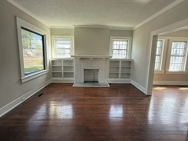 1437 Woodland Ave SW — Photo 2