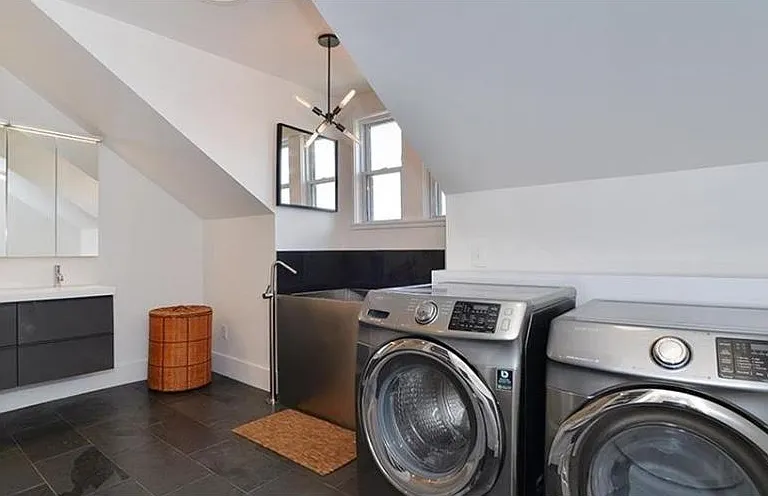 3rd floor laundry