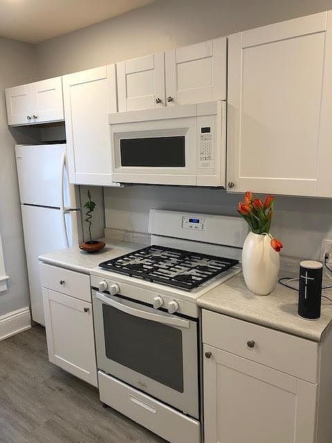 1st image of 296 Hilldale Ave #1