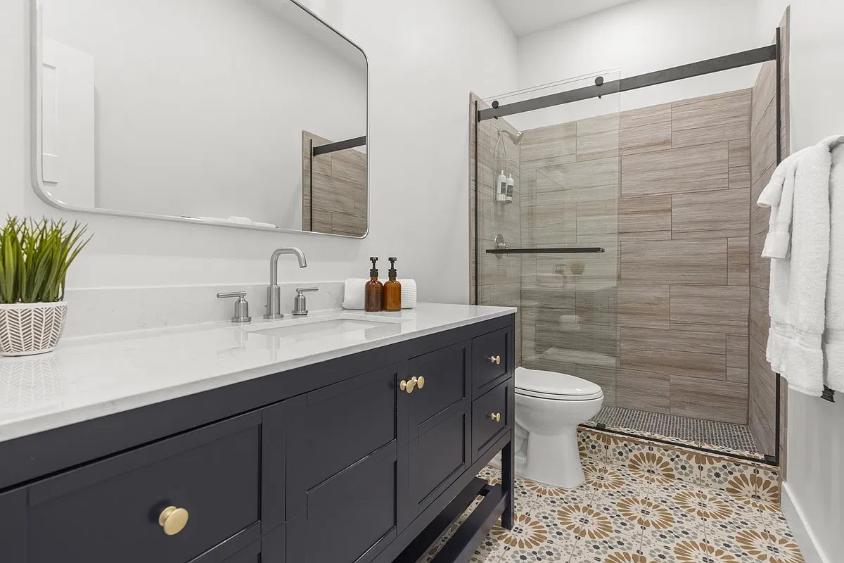 4 bed, 1949 sqft, $6,500 — Photo 4