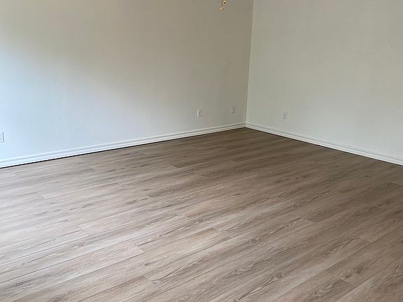2nd image of 509 E 4th St #515