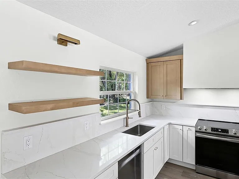 320 Kenora Dr — Photo 9