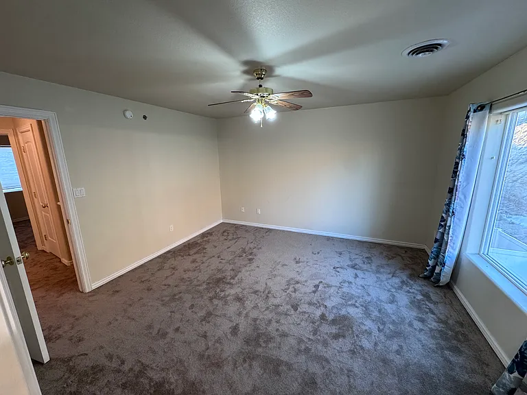 1912 Hollyhock Cir — Photo 24
