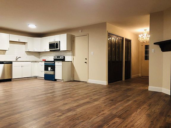 2nd image of 105 Bayberry Ln