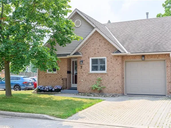 10 Wentworth Dr #7, Grimsby, ON L3M 5G3