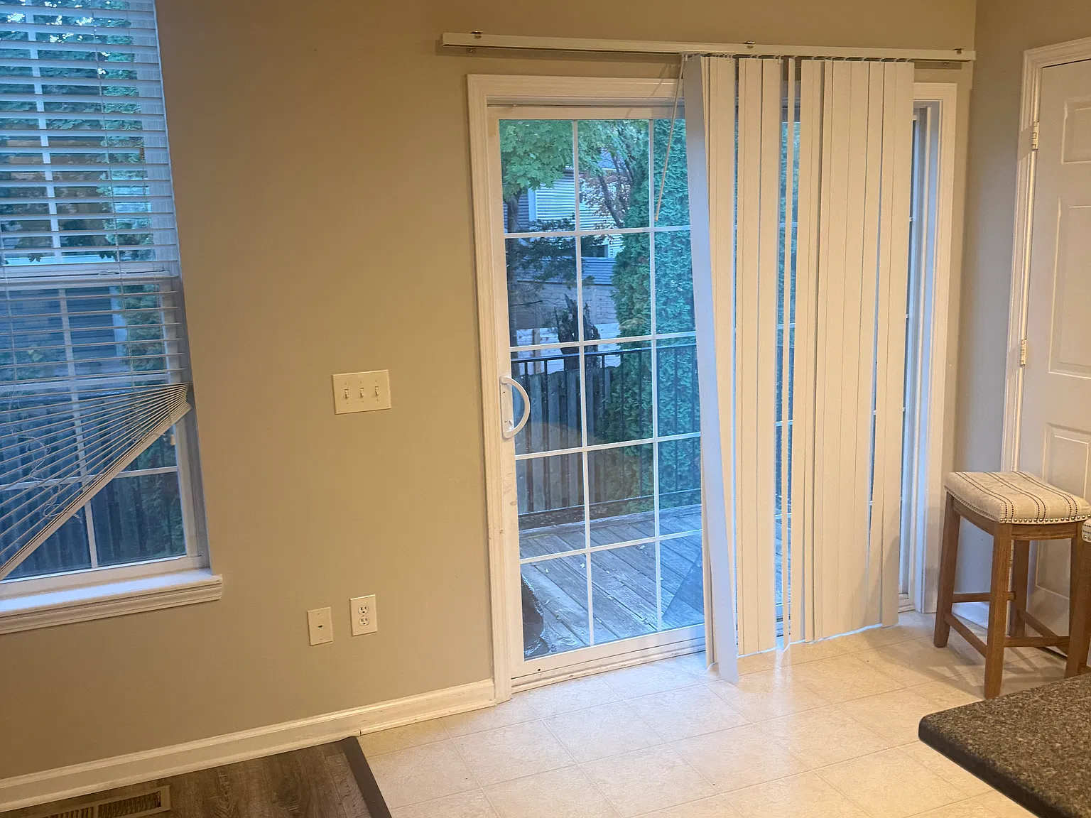 3 bed, 3.5 bath, 2500 sqft, $2,400 — Photo 2