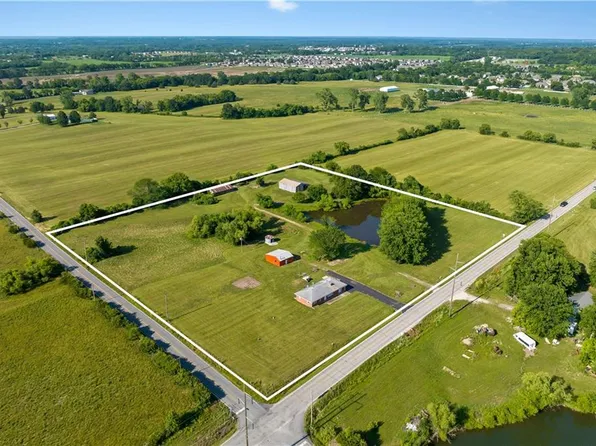 36006 E R D Mize Rd, Oak Grove, MO 64075