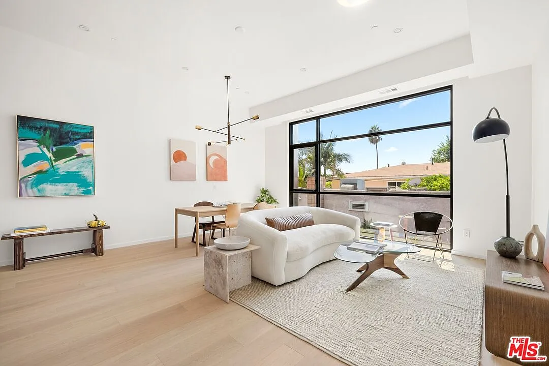 2 bed, 2.5 bath, 1730 sqft, $6,900 — Photo 2