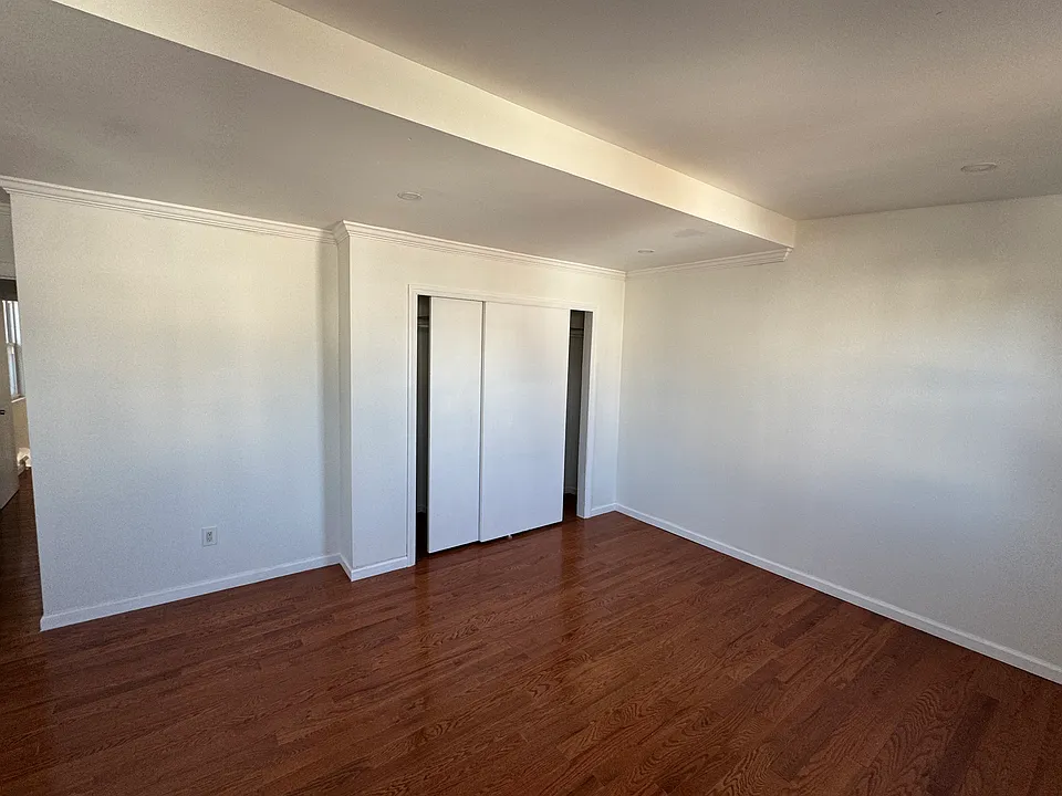 23 W 49th St