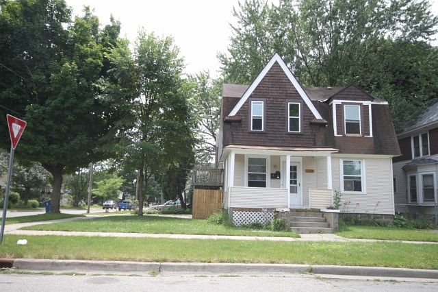 2nd image of 1034 Chatham St NW