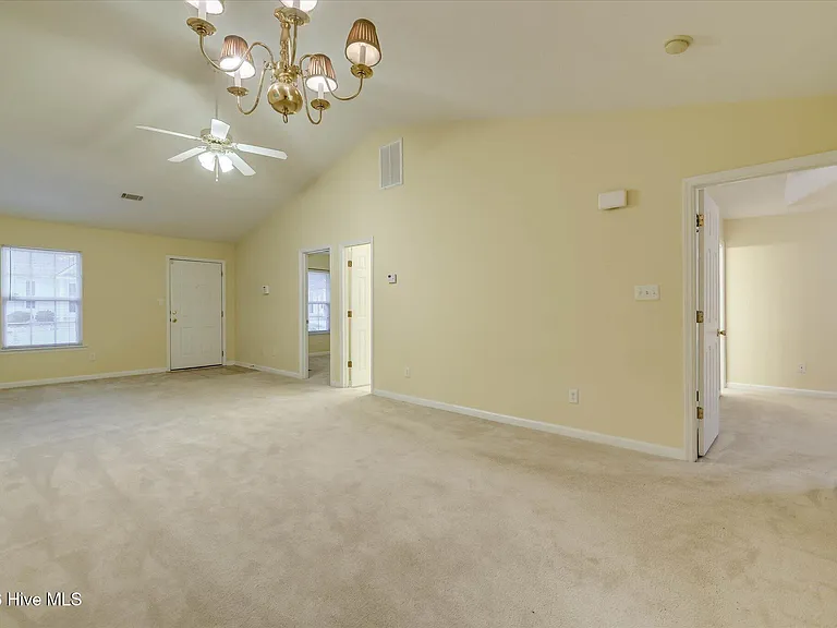 301 Beech Ln — Photo 11