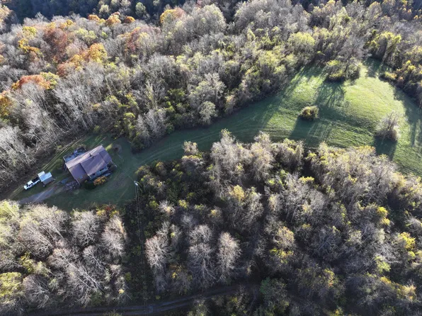 29276 N Seneca Trl, Renick, WV 24966