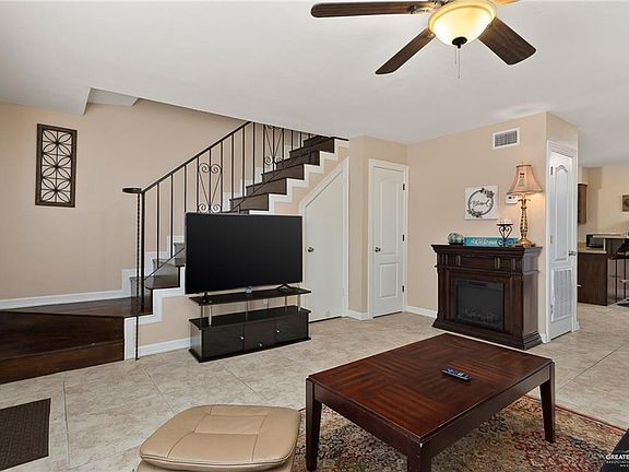 3rd image of 620 Gastel Cir