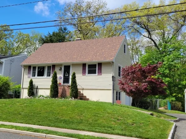 51 Rafkind Rd, Bloomingdale Boro, NJ 07403