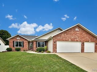 121 Northwoods Dr, Troy, IL