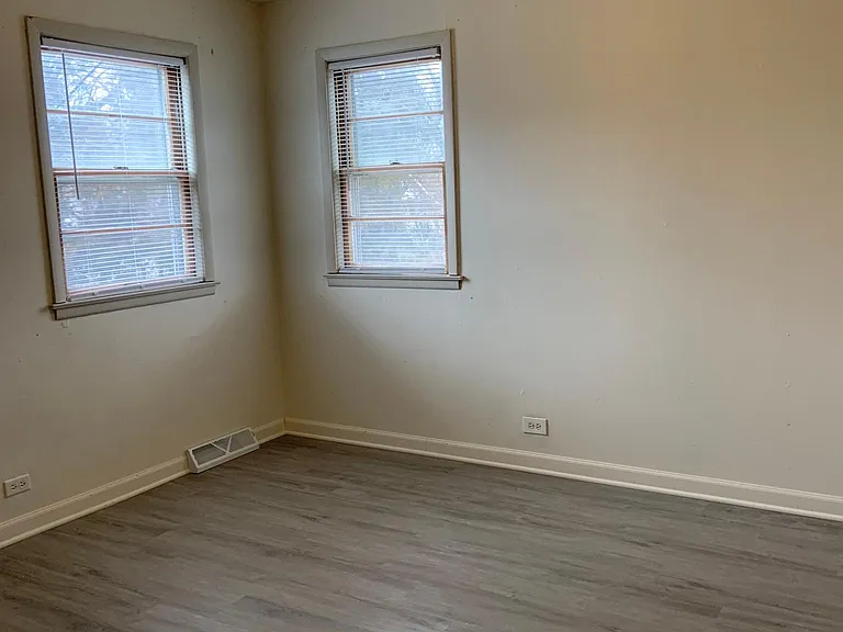 100 Vana Dr #1 — Photo 8