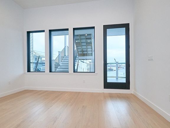 4th image of 360 Meridian St APT 5