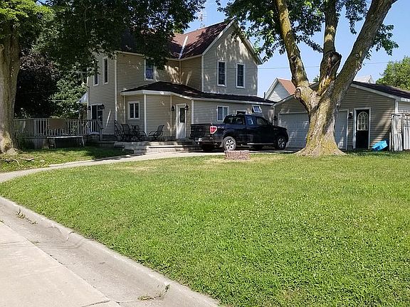 4th image of 702 N Center St
