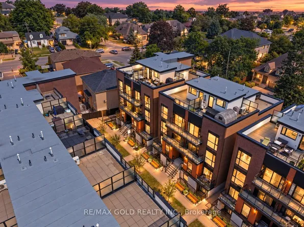 18 Coles Ave #602, Vaughan, ON L4L 0J1