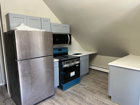 2nd image of 354 Hoyt Ave Floor 2