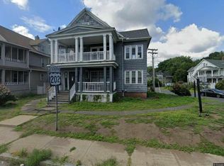 429 Beech St, Holyoke, MA 01040