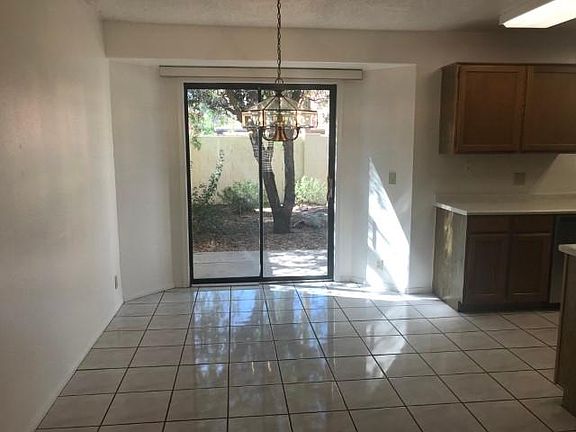 4th image of 4419 E Amberwood Dr