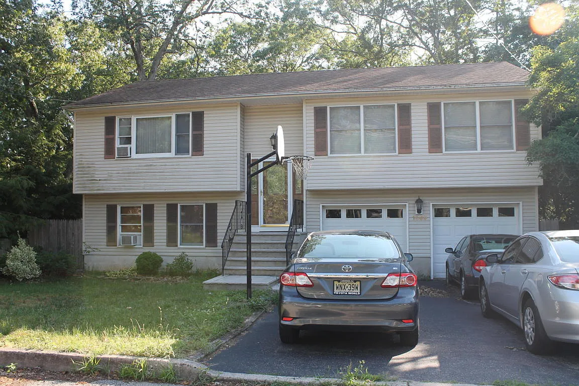 1569 Aspen St photo 1