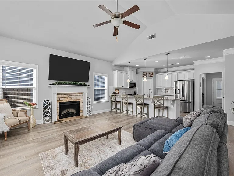 1922 Preservation Cir — Photo 18