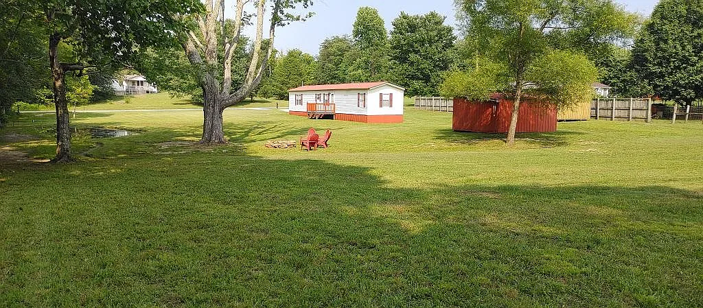 576 Lovejoy Rd — Photo 2