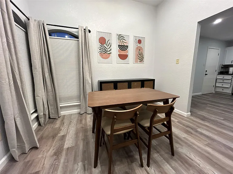 1701 Lynx Cir — Photo 12