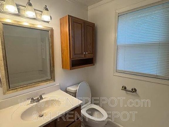 4th image of 629 E Oregon St