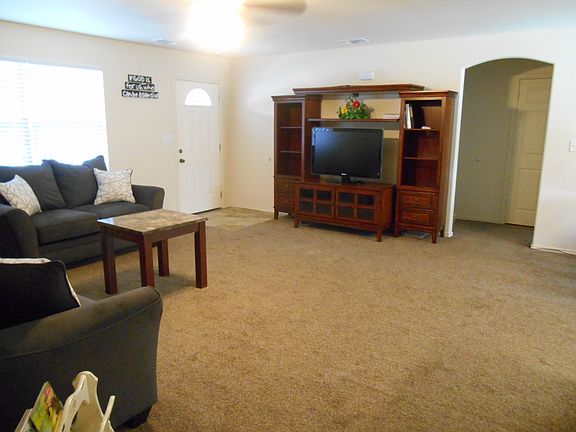 4th image of 902 Todd Ln