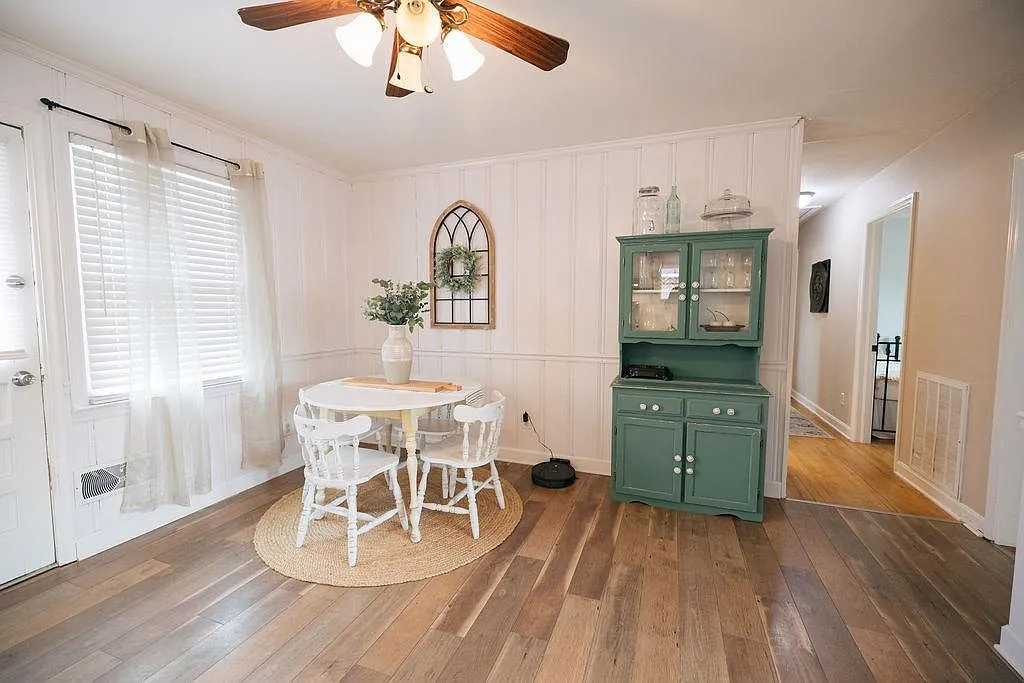 2107 W Cambridge Dr — Photo 4