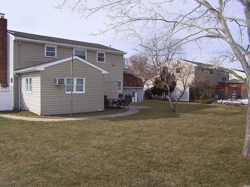 1st image of 31 Fairlane Dr