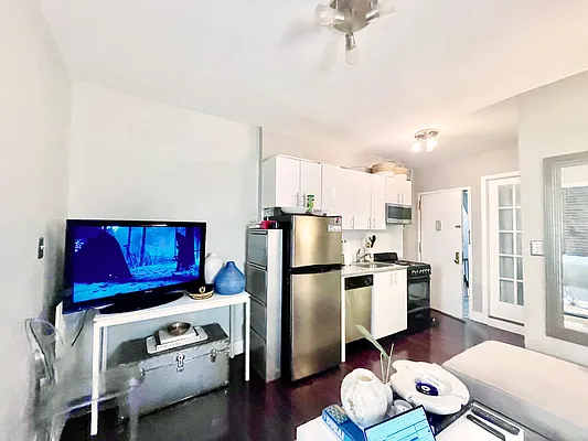 Rented by Compass | media 9