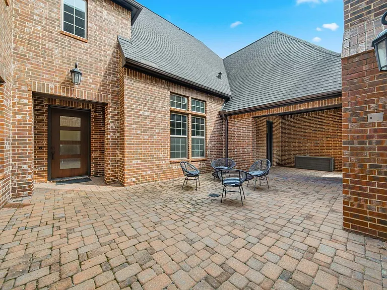 5735 Genoa Springs Ln — Photo 6